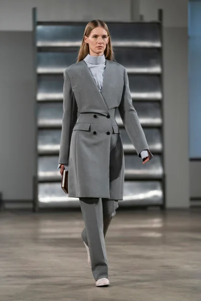Look 3
